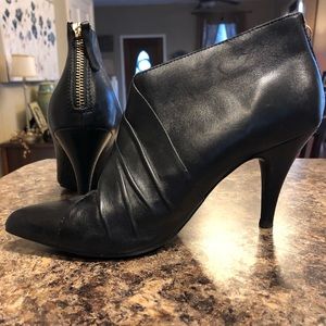 Women’s Aldo ankle boots. Black leather size 10